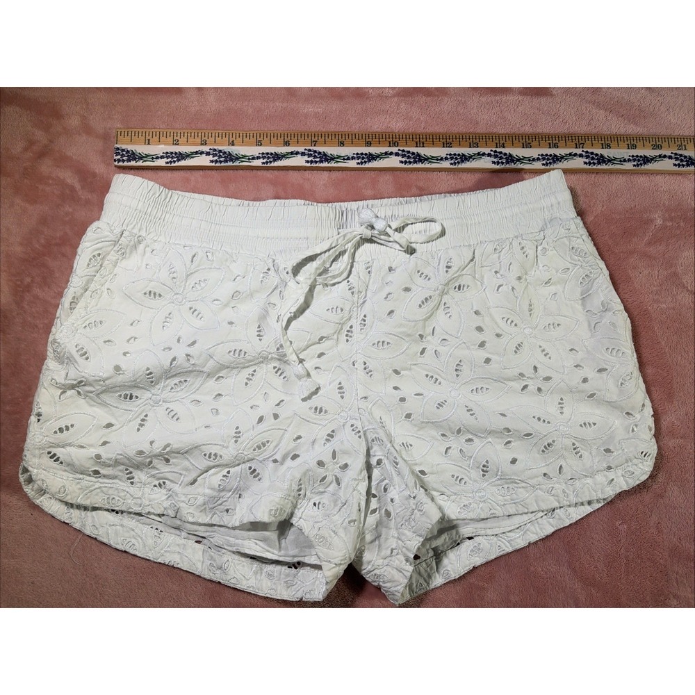 Vineyard Vines Lined White Pull On Embroidered Shorts Size Medium. Pockets.